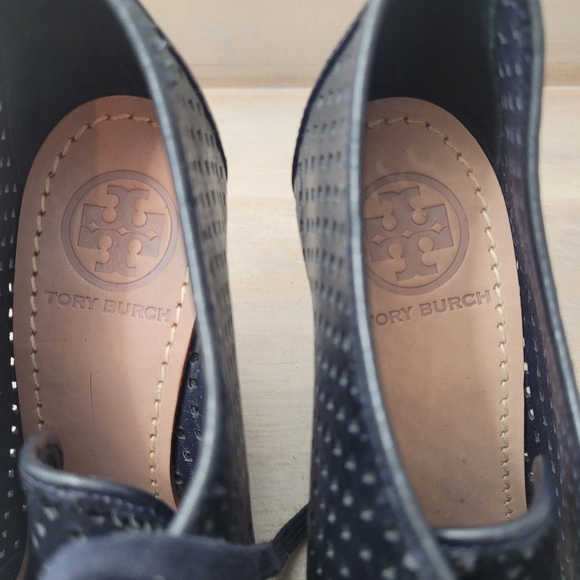 Tory Burch Women's Victor Perforated Leather Wedge Shoes 6.5 Navy Blue Brown - Picture 13 of 14